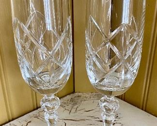 Lot 4824   $38.00. Vera Wang Flowers Vase/Ice Bucket, 2 Champagne Flutes and 3 Crystal Wine Glasses.  ICE BUCKET 7" TALL.  