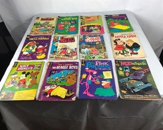 LOT 8
Vintage bundle of mix comics they have wear $6 