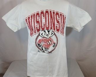 LOT 14
Vintage Wisconsin Badgers shirt size Large $7