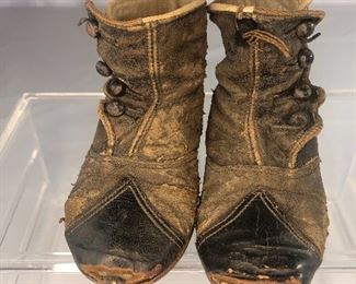 Lot 49
Antique 1930s or older child bootie shoes. 
Has wear due to age $7