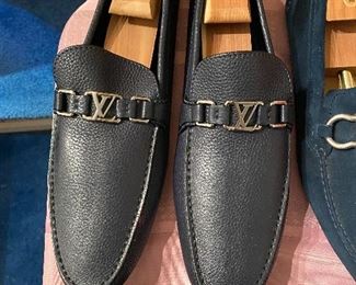 Many many designer shoes and very good quality shoes did I mention there are many?