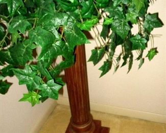 Pedestal with faux ivy