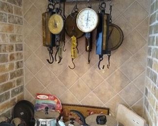 English and American scales, pots, Chantal kettle
