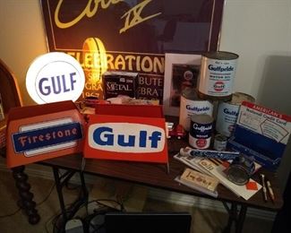 Vintage Gulf tire displays, Gulf motor oil cans