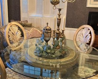 Beautiful round glass top table with a total of 6 dining chairs
