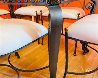 7 Pieces Fortunoff Dining Table, Corner Design of Fortunoff Dining Table, Notice the gold accents on the corners of each chair