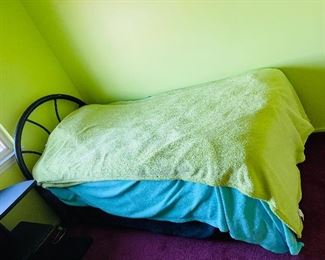 Single Bed in Bedroom 1
