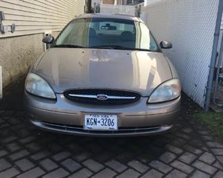 Ford Taurus 4-Door Sedan SES 2002. Great Condition!