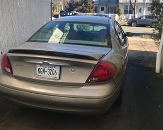 Ford Taurus 4-Door Sedan SES 2002. Great Condition!
