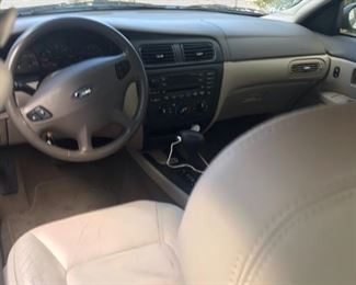 Ford Taurus 4-Door Sedan SES 2002. Great Condition!