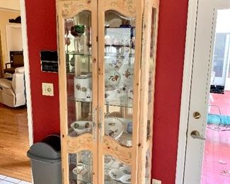 Lighted Curio Display Cabinet 