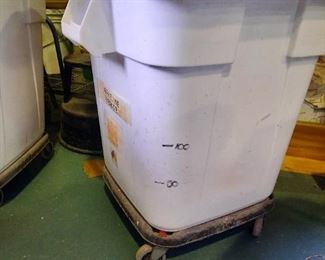 Rubbermaid 28 Gallon Bins on Casters