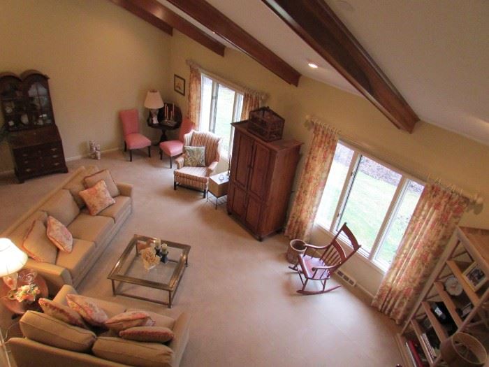 Welcome to this lovely North Canton home featuring quality furnishings and accessories. Call the Jenior office to purchase an item and schedule a private pick up time.