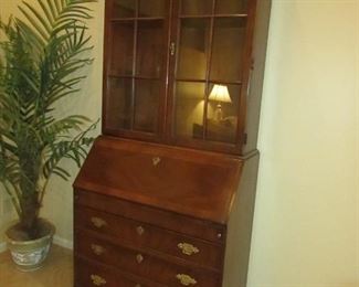 •	Item 39: Henredon “Folio 10 Collection” George II-style double bonnet top secretary with walnut veneers and quality construction. Dovetailed drawers and fitted interior. One piece. Scattered areas of as-expected scuffing, especially to feet. 36”wide x 18.5” deep x 82” tall. PRICE: $650.00