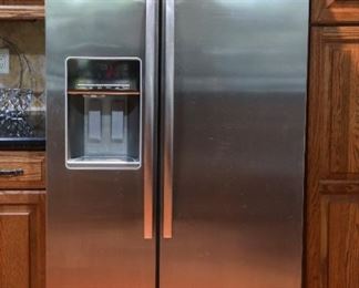 Whirlpool Gold 26 cu ft side-by-side refrigerator with in-door ice maker
