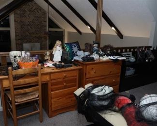 More Halloween decorations and furniture