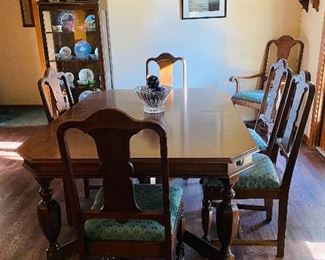 NICE ANTIQUE DINING TABLE WITH 1 ARM CHAIR AND 5  SIDE CHAIRS/ 2 LEAVES