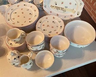 VILLEROY AND BOCH / PETITE FLEUR SERVICE FOR 8/ TOTAL 51 PIECES