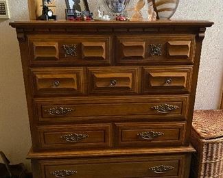 NICE CHEST OF DRAWERS/ 7 DRAWERS