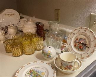 SELECTION OF BUNNYKINS  DISHES/ BANK AND CLOCK PLATE