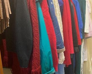 LADIES CLOTHES SIZE MEDIUM