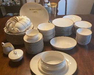 NORITAKE IVORY  DIGNATIO/SERVICE FOR 12/   TOTAL 96 PCS.