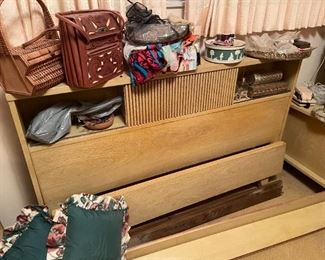 . . . this is the head and footboard that matches the two dressers in pics 1 & 2.