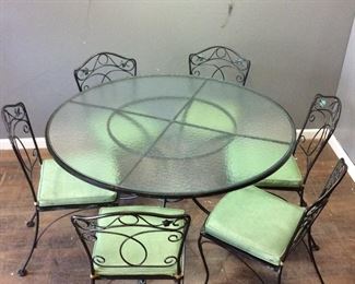 WROUGHT IRON TABLE/CHAIRS