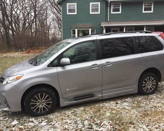 Wheelchair Accessible 2018 Toyota Sienna