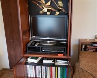 32" Sony Flat Screen with Panasonic DVD Player. Some of the Vinyl Records. Believe me we have much more in our Cabin. 