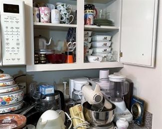 TABLE MIXER AND MISC KITCHEN SUPPLIES