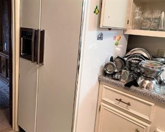 SIDE BY SIDE REFRIGERATOR