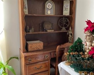 WOOD HUTCH / DESK