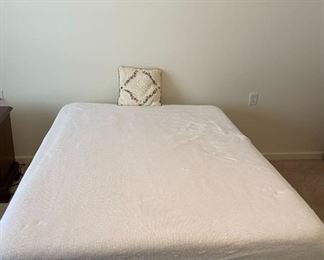 Queen Memory Foam Adjustable Mattress and Base