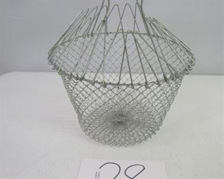 Wire collapsible egg basket