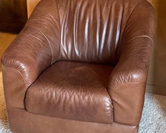 #2 Robb & Stucky Leather Club Swivel Chair 32x33x33in HxWxD