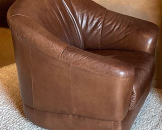 #2 Robb & Stucky Leather Club Swivel Chair 32x33x33in HxWxD