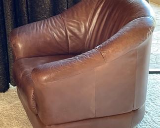 #3 Robb & Stucky Leather Club Swivel Chair 32x33x33in HxWxD