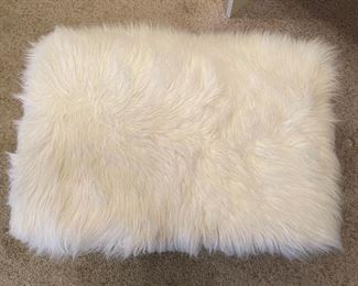 Faux Fur Vanity Seat/Bench 18x27x19in HxWxD