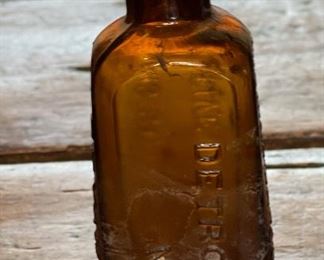 Antique Bryant's Root Beer Extract Bottle 4.5x1.5x1.5in HxWxD