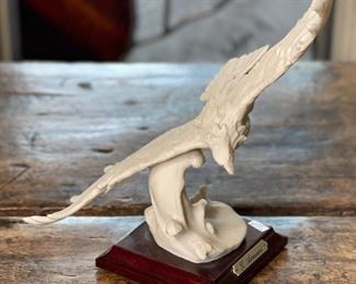 Giuseppe Armani White Soaring Resin Eagle Figure 7x5x5in HxWxD