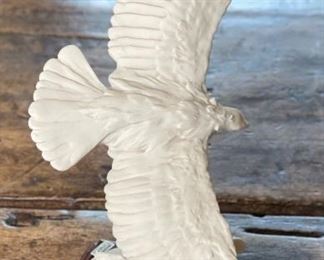 Giuseppe Armani White Soaring Resin Eagle Figure 7x5x5in HxWxD