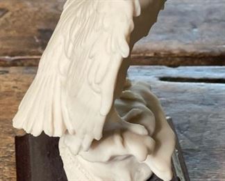 Giuseppe Armani White Resin Perched Eagle Figure 4.5x3.5x3in HxWxD