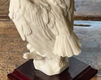 Giuseppe Armani White Resin Perched Eagle Figure 4.5x3.5x3in HxWxD