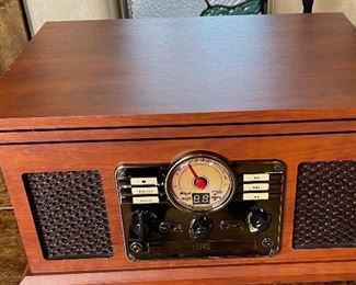 Innovative Technology Nostalgic CD/Turntable/AM/FM radio