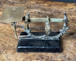 J&E Ratcliff Sliding Weight Postal Scale 4x7x3.5in HxWxD