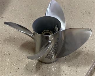 Mercury Marine Bravo 1 Stainless Steel Propeller 4 blade prop 48-831914-26P 26 Pitch R/H 7 3/8 x 15in