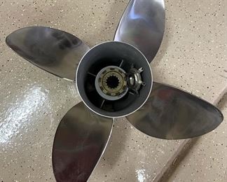 Mercury Marine Bravo 1 Stainless Steel Propeller 4 blade prop 48-831914-26P 26 Pitch R/H 7 3/8 x 15in