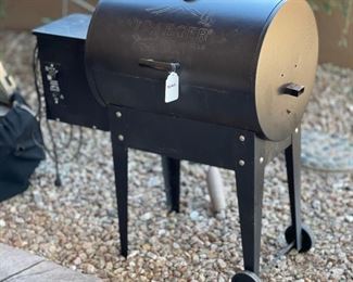 Traeger JUNIOR Wood Pellet Grill BBQ055.04 36x36x16 HxWxD