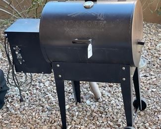 Traeger JUNIOR Wood Pellet Grill BBQ055.04 36x36x16 HxWxD